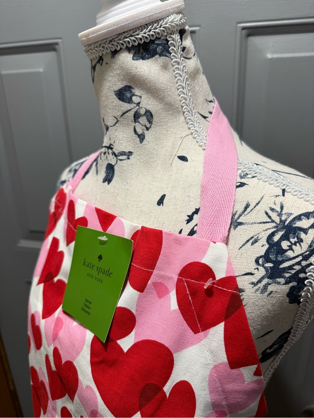 kate spade Red and Pink Heart-Print Apron (NWT) - Picture 2 of 8